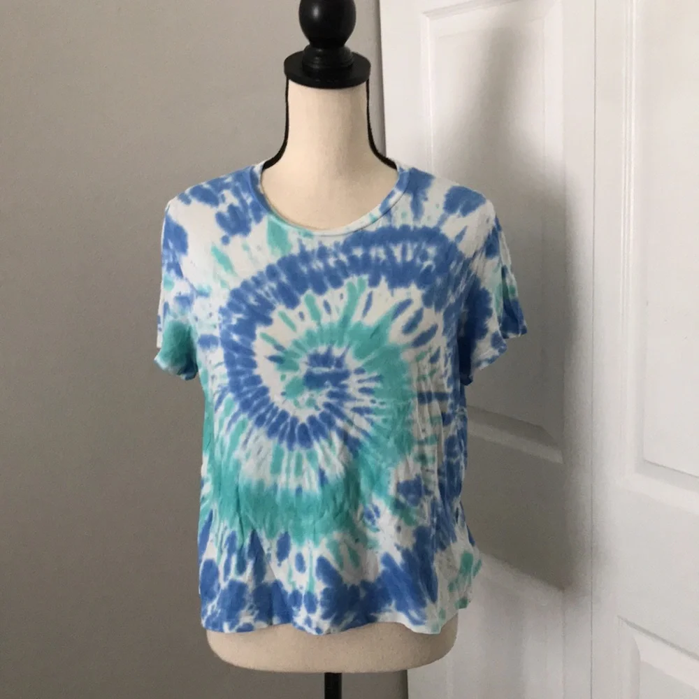 GAP/ AMERICAN EAGLE Women Bundle Of Three Tops | L